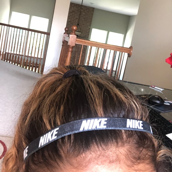 black nike headband - Picture 4 of 4
